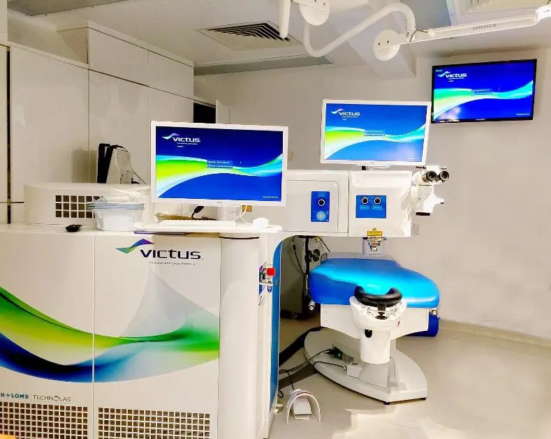 Centre for Sight vision correction clinic and theatre in Oxshott Surrey with lasers and machinery