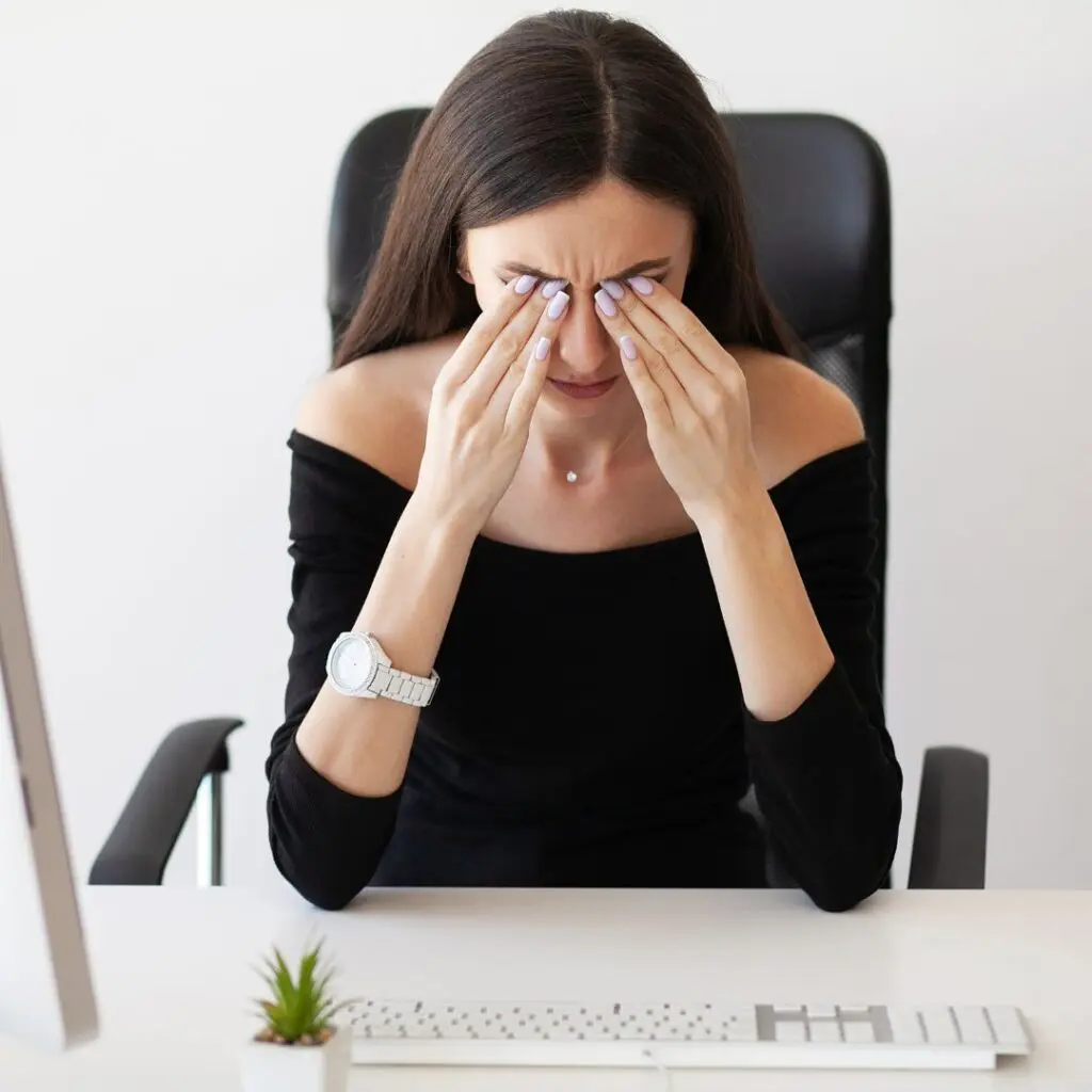 Centre for Sight Woman clutches head experiencing pain behind the eye