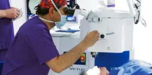Sheraz Daya Using Victus Femtosecond Laser at Centre for Sight