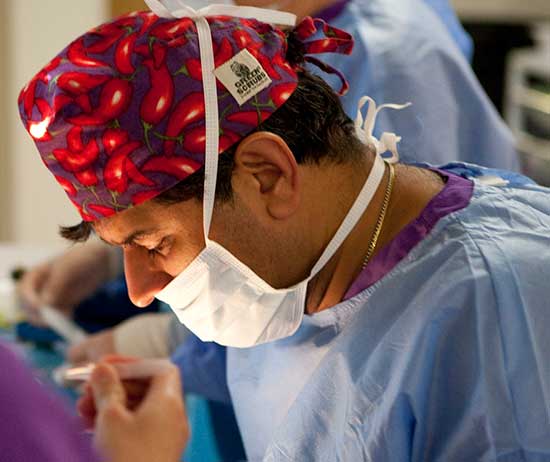Sheraz Daya performing cataract surgery
