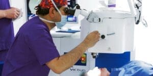 Sheraz Daya Using Victus Femtosecond Laser at Centre for Sight